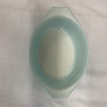 Load image into Gallery viewer, Vintage Turquoise Blue Pyrex 1-1/2 quart Snowflake Casserole Bowl

