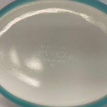 Load image into Gallery viewer, Vintage Turquoise Blue Pyrex 1-1/2 quart Snowflake Casserole Bowl
