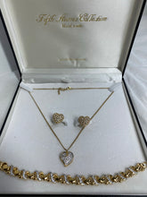 Load image into Gallery viewer, Fifth Avenue Collection Hand Made -  Earrings, necklace and bracelet set
