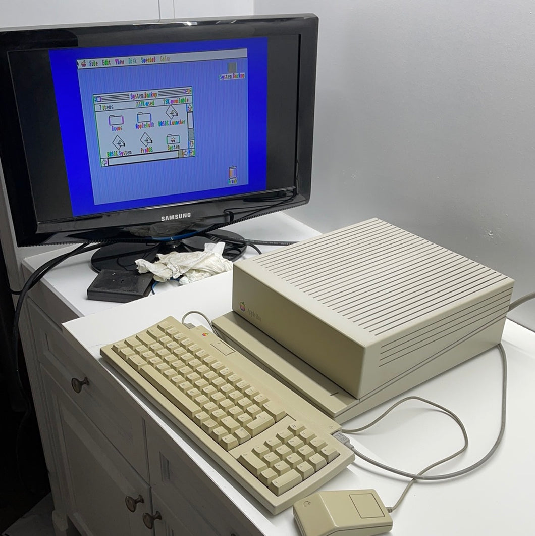 Apple IIGS A2S600 Tested with keyboard and mouse. Very Nice!